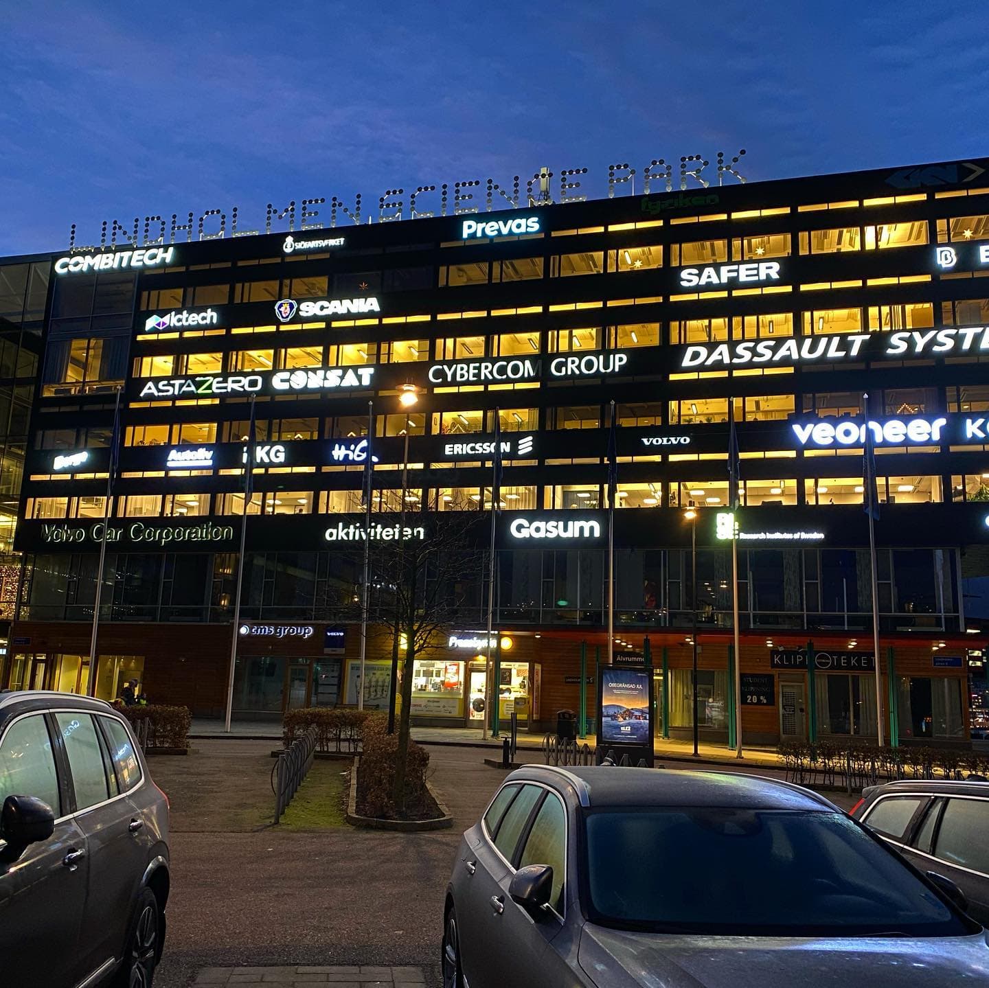 Obelysta profilskyltar